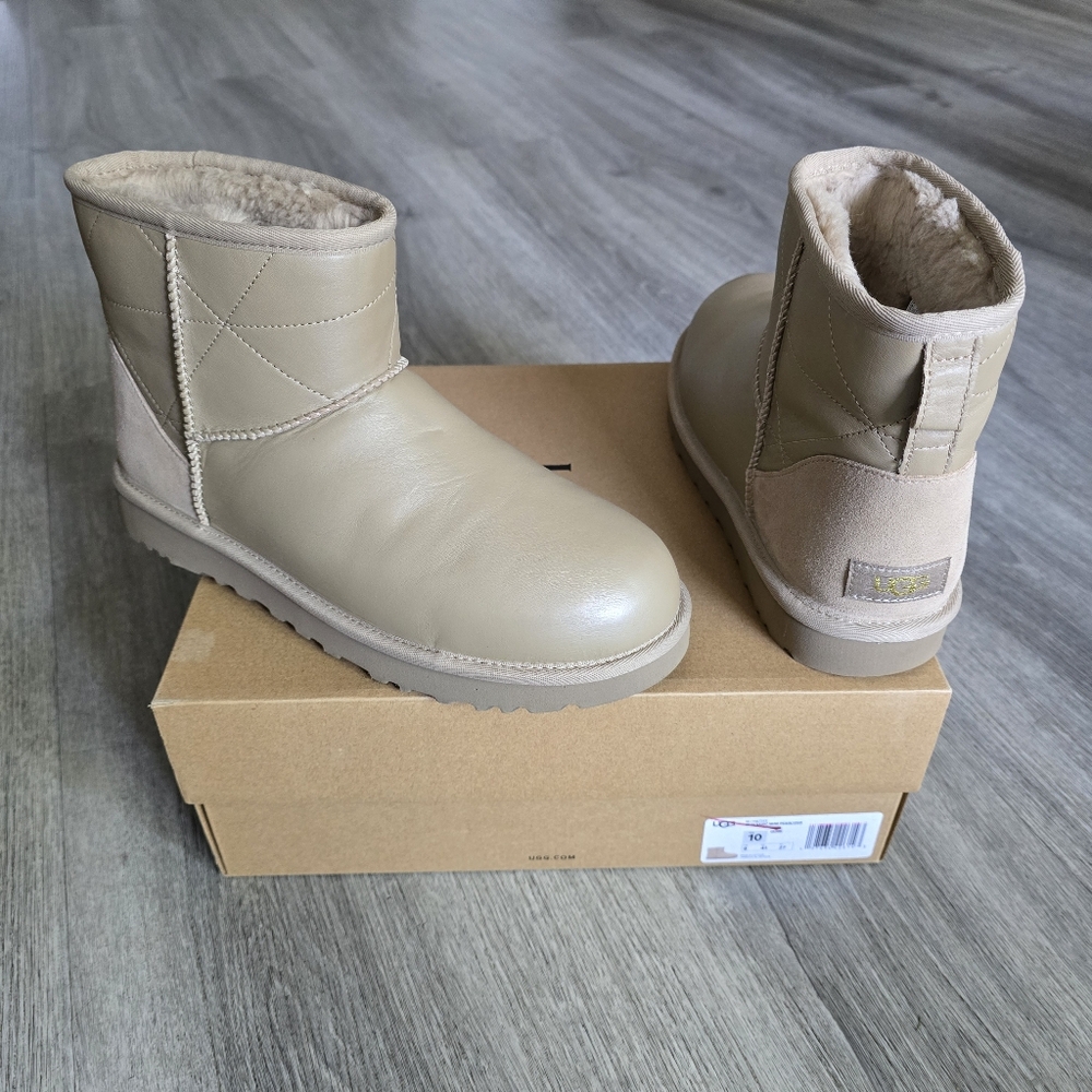 UGG Clsssic Mini Pearlized Boot